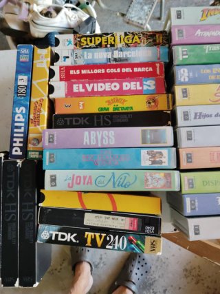 Televisor Grundig + Lote VHS Años 90