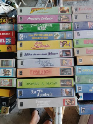 Televisor Grundig + Lote VHS Años 90