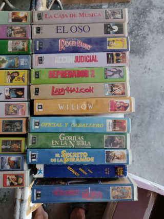 Televisor Grundig + Lote VHS Años 90
