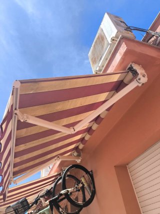 Toldo 2.1m Rojo y Blanco
