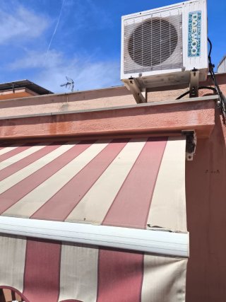 Toldo 2.1m Rojo y Blanco