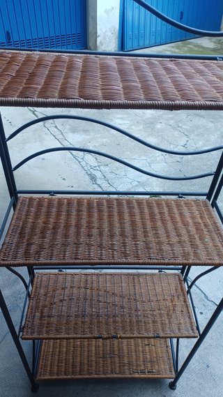 Scaffale in Ferro Battuto e Rattan