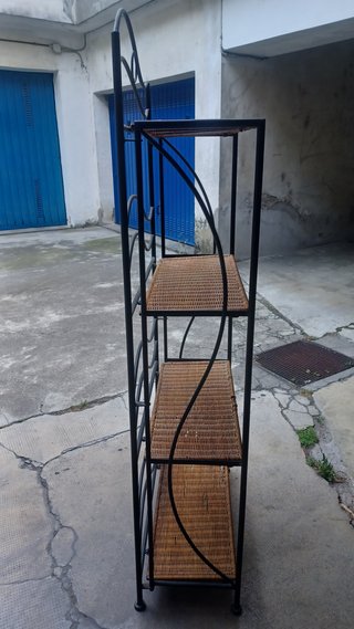 Scaffale in Ferro Battuto e Rattan