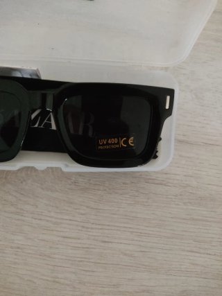 Gafas de sol negras