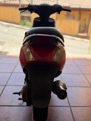 Piaggio Zip Roja Scooter Automática