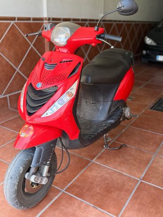 Piaggio Zip Roja Scooter Automática