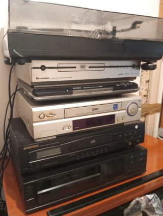 Lote de 6 reproductores . VINILO ,DVD/CD y VHS