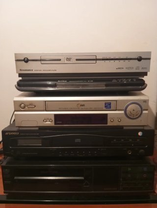 Lote de 6 reproductores . VINILO ,DVD/CD y VHS