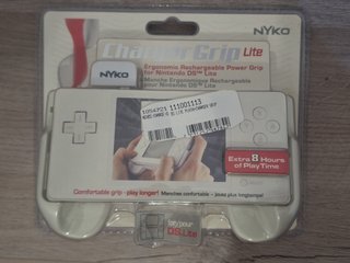 Nyko Charger Grip Lite para Nintendo DS Lite