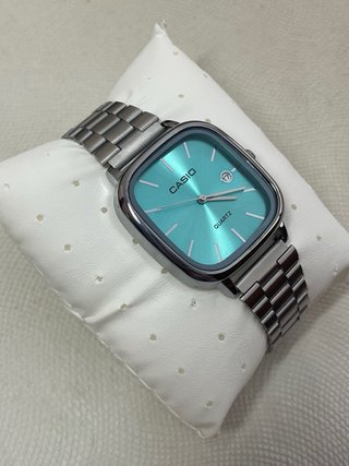 Reloj Casio Vintage Plateado y Turquesa