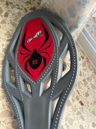 Waveboard con diseño de araña y serpiente