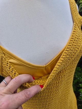 Copricostume uncinetto giallo