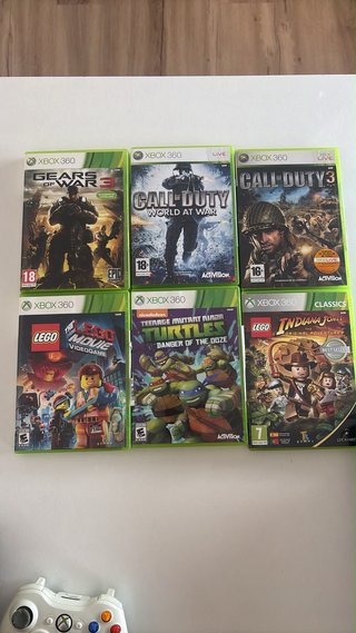 Xbox 360 con 2 mandos (blanco y negro) y 6 juegos.