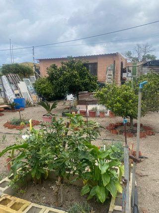 Parcela de terreno co casa
