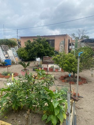 Parcela de terreno co casa