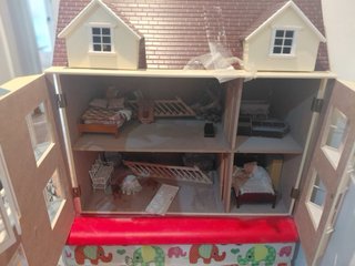 Casita de madera para muñecas