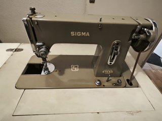 Máquina de coser antigua SIGMA