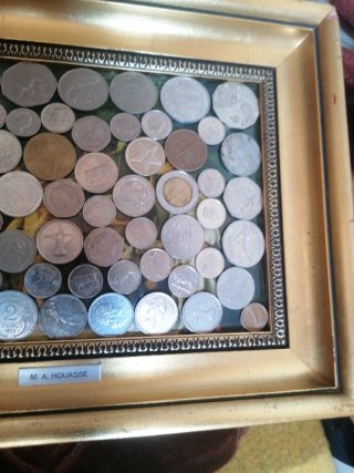 Colección de monedas enmarcada