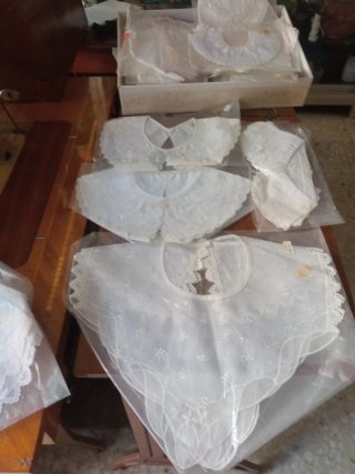Percherines Niña y Sra. Blanco P.V.P. por unidad.