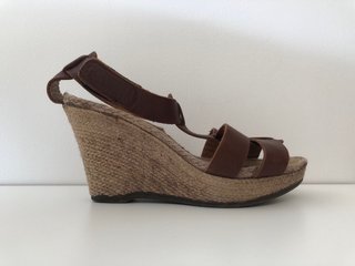Sandalias de piel con cuña de esparto