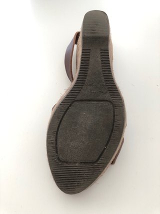 Sandalias de piel con cuña de esparto