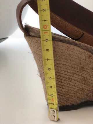 Sandalias de piel con cuña de esparto