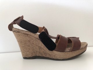Sandalias de piel con cuña de esparto