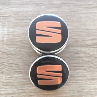 TAPABUJES SEAT 56mm NEGROS CON EMBLEMA COBRE