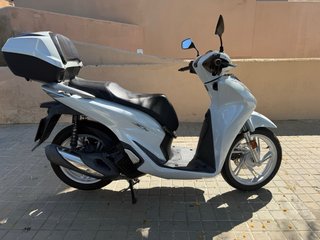 Moto Honda SH Blanca Automática  2021