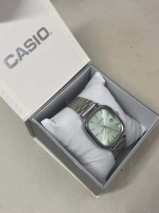 Reloj Casio Vintage Plateado y Verde Menta