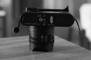 Leica Q2 Monochrom + Caja + Mediafunda+ Filtro R/Y