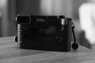 Leica Q2 Monochrom + Caja + Mediafunda+ Filtro R/Y