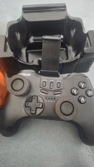 Gamepad KENZO con soporte para móvil