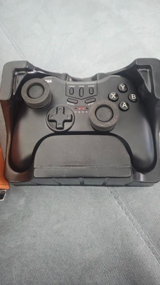 Gamepad KENZO con soporte para móvil