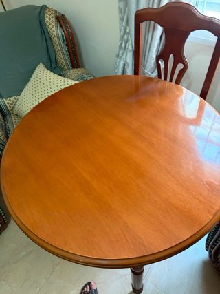 Mesa de comedor redonda de madera