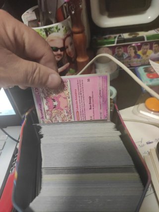 Lata Pokémon + 300 Cartas