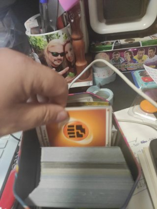 Lata Pokémon + 300 Cartas