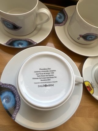 Juego 10 Tazas Porcelana Dalí 2004