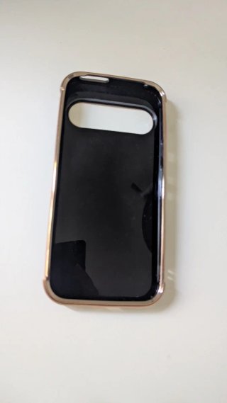 Funda Google Pixel 9 Negra Corazón Dorado
