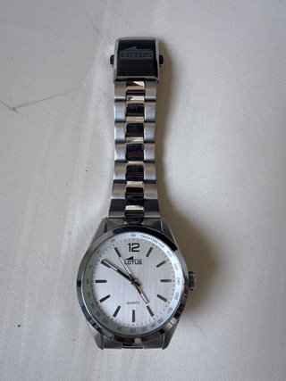 Reloj Lotus Plata y Blanco