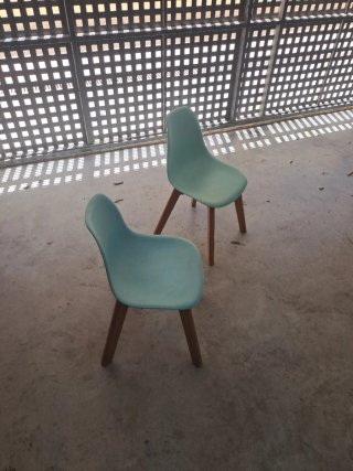 2 Sillas Infantiles Plástico y Madera