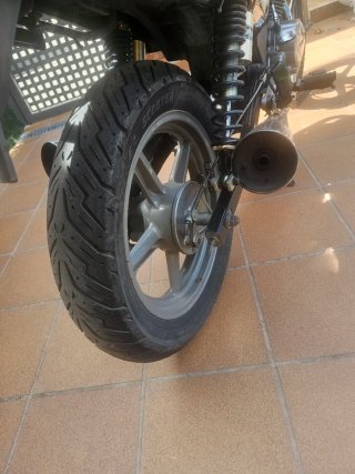Honda CB250 TwoFifty Negra/Verde
