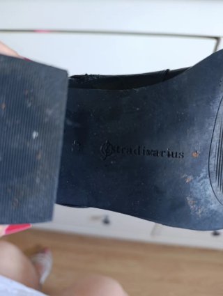 Botines Stradivarius hebillas y tachuelas