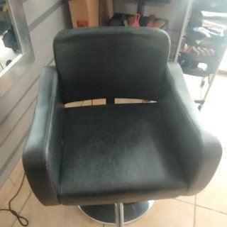 Se vende peluquería completa en Vera por reforma..