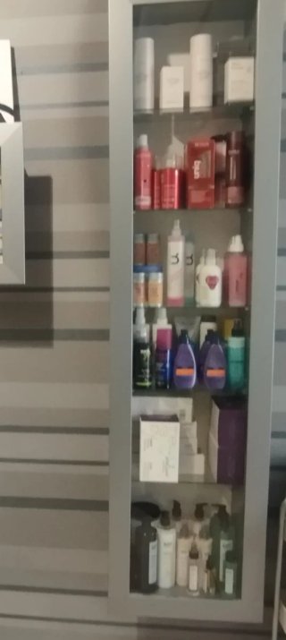 Se vende peluquería completa en Vera por reforma..