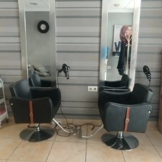 Se vende peluquería completa en Vera por reforma..
