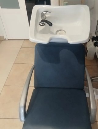 Se vende peluquería completa en Vera por reforma..