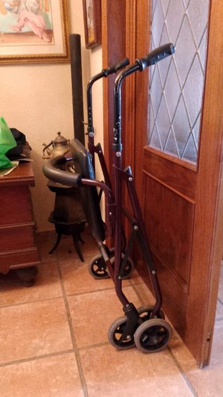 Andador ortopédico con asiento