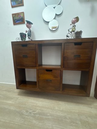 Recibidor de madera marrón marca Banak Importa