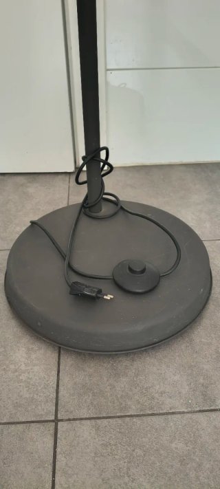 Lámpara de pie IKEA HEKTAR gris oscuro
